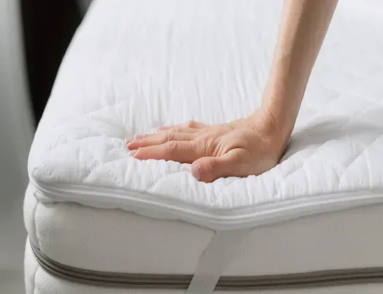 hand-testing-mattress-hand-support
